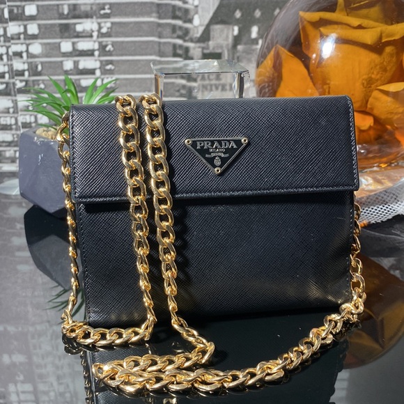 Authentic PRADA Wallet - Picture 4 of 17